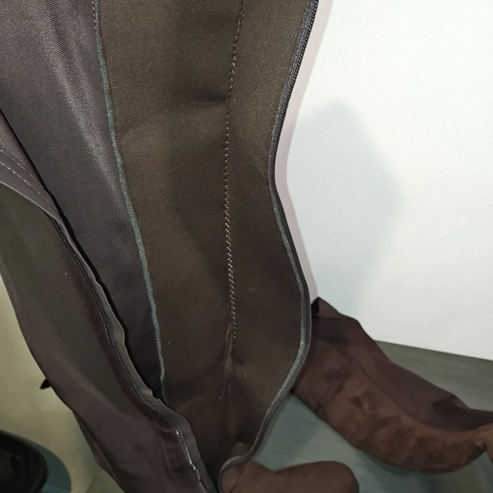 Top Moda Knee High 1- 1/2 Inch Heal Woman Faux Suede Brown Boots ,Size 10